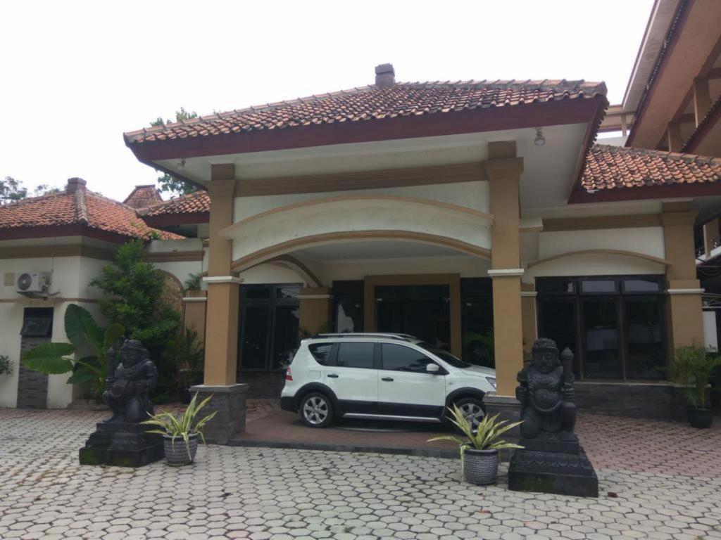 Graha Hotel Sragen Exterior photo