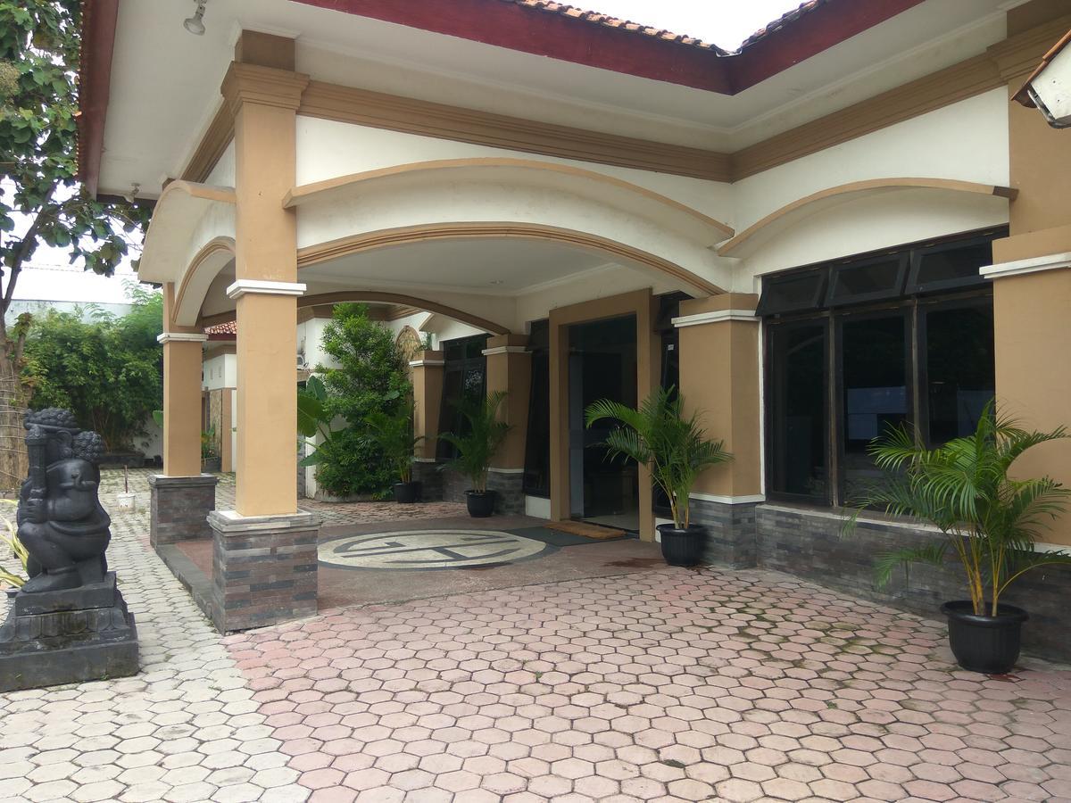 Graha Hotel Sragen Exterior photo
