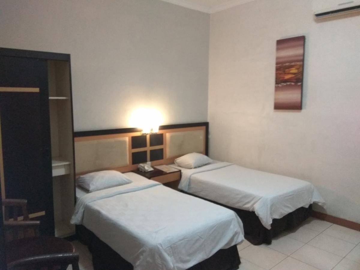 Graha Hotel Sragen Exterior photo