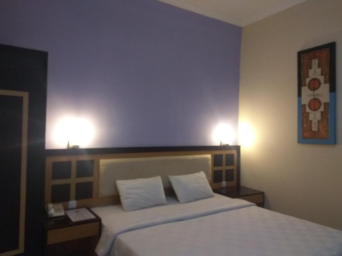 Graha Hotel Sragen Exterior photo
